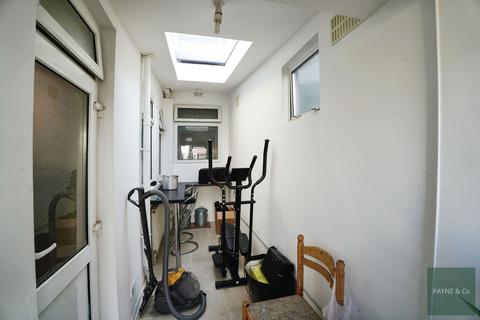 2 bedroom ground floor flat for sale, Christchurch Road, Ilford, IG1