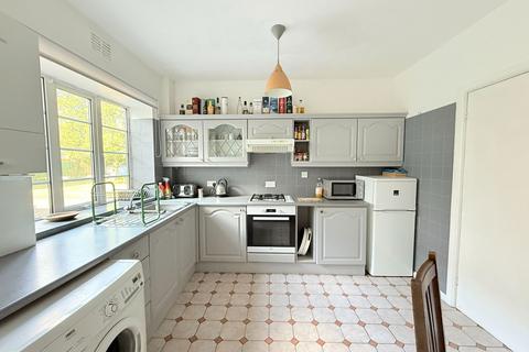 3 bedroom ground floor flat for sale, Springfield Court, Stratford Road, Hall Green