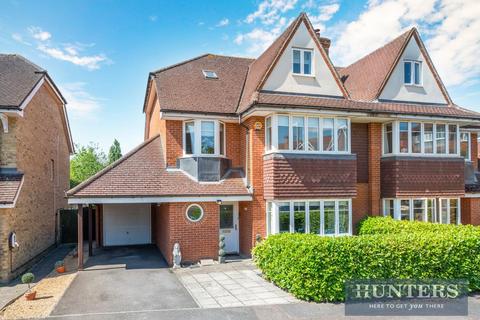 undefined, Lower Green Gardens, Worcester Park