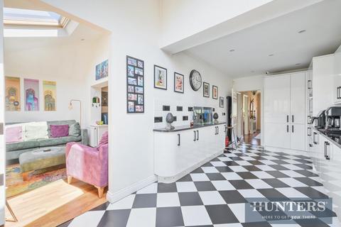 35 Lower Green Gardens, Worcester Park, KT4 7NX