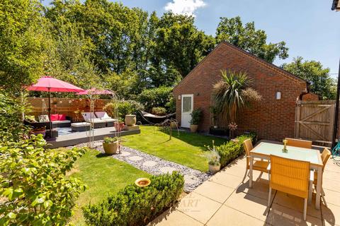 undefined, Landau Close, Crawley RH11