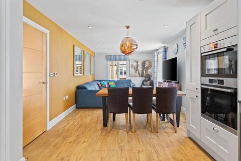 undefined, Landau Close, Crawley RH11