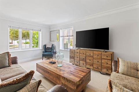 undefined, Landau Close, Crawley RH11