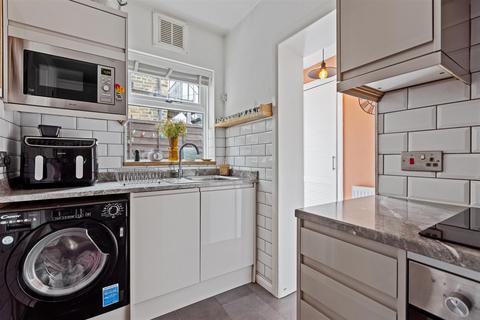 2 bedroom flat for sale, Cowper Road, Wimbledon SW19