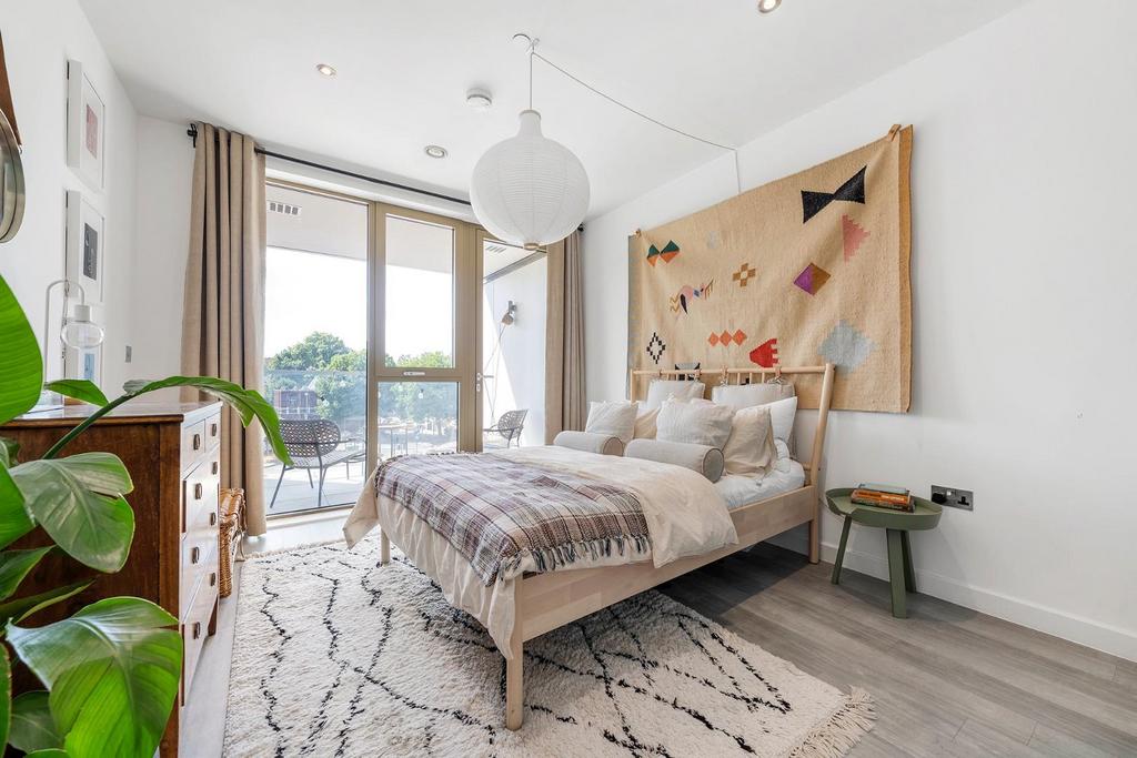 Principal bedroom
