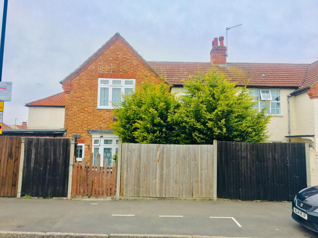 5 bed Semi-Detached house for rent