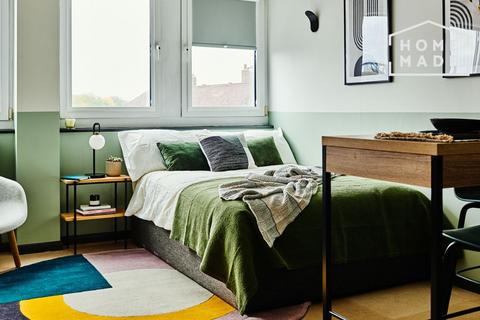 Studio to rent, Courland Grove, SW8