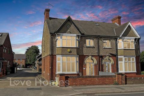 undefined, Kings Road, Flitwick