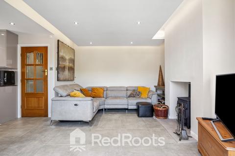 15 Jossey Lane, Scawthorpe, Doncaster, DN5 9DB
