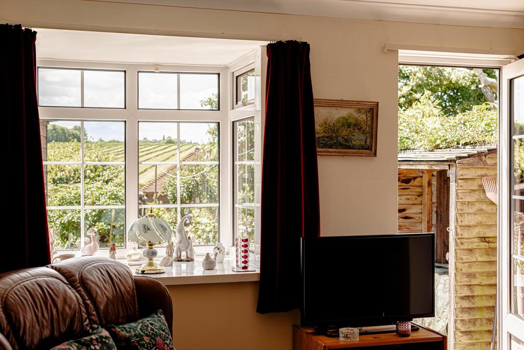 Living Room (2)