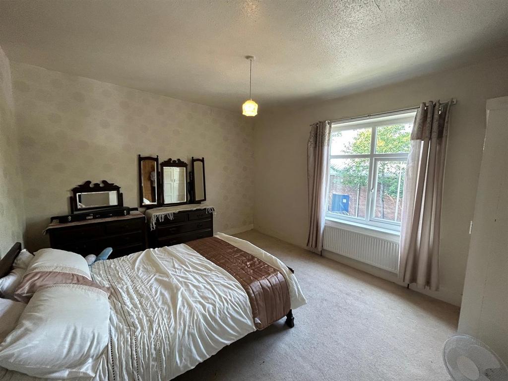 Bed 1.jpg