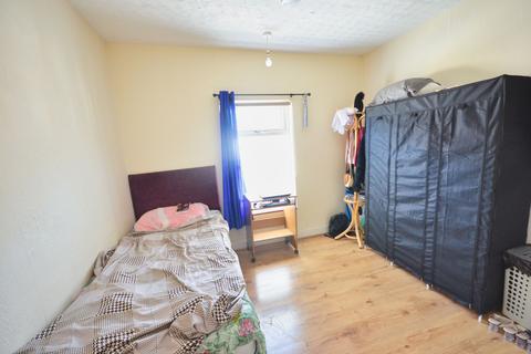 3 bedroom terraced house for sale, Wellington Street, Kettering, NN16