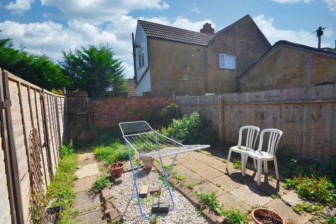 3 bedroom terraced house for sale, Wellington Street, Kettering, NN16