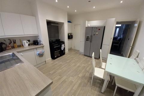 3 bedroom terraced house to rent, Burton Road, Barnsley, S71