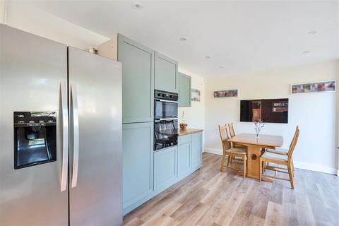 1 Coppice Close, Guildford, GU2 8JL