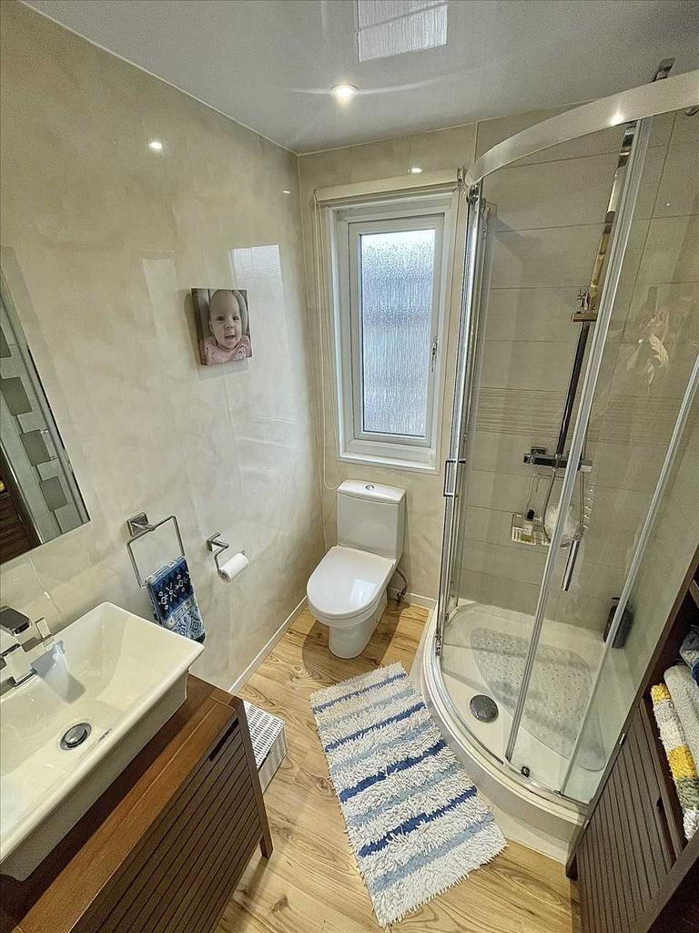 En suite shower