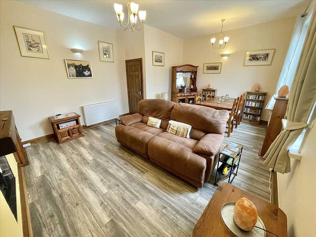 Lounge/dining area