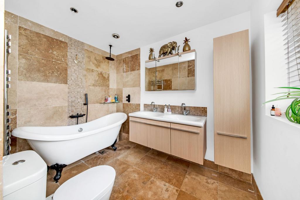 Bedroom one en suite bathroom