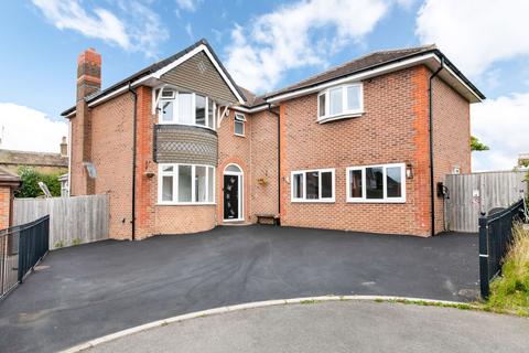 4 bedroom detached house for sale, Moorfield Court, Grange Moor, WF4