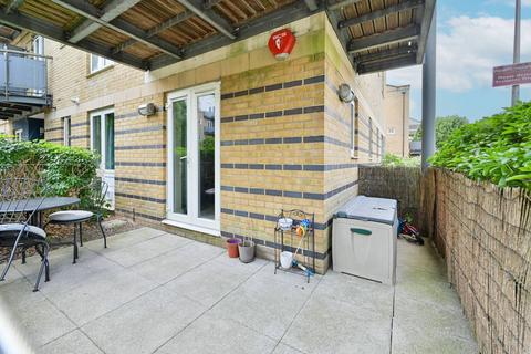 2 bedroom flat for sale, Matisse House, WD18, Watford, WD18