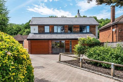 GATESDEN ROAD, FETCHAM, KT22