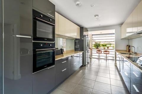 5 bedroom detached house for sale, GATESDEN ROAD, FETCHAM, KT22