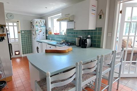 Kinross Bowling Green, Pennington, Lymington, SO41 8LQ