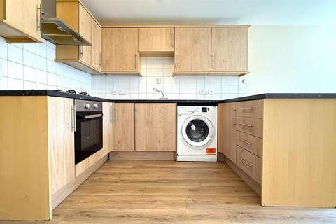2 bedroom flat for sale, Kings Close, Birmingham B30
