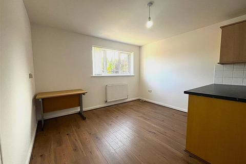 2 bedroom flat for sale, Kings Close, Birmingham B30
