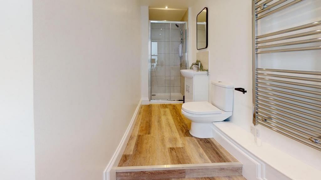 A modern and clean bathroom featuring a spaciou...