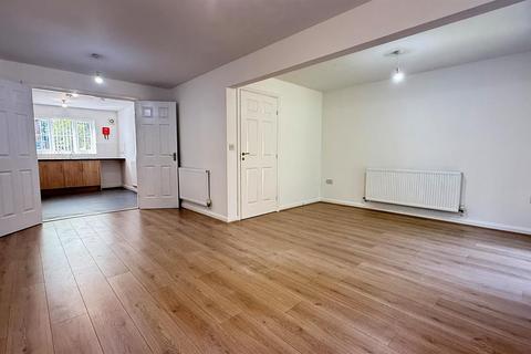 3 bedroom end of terrace house for sale, Kings Close, Birmingham B30