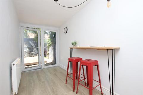 2 bedroom house to rent, Malvern Buildings, Bath BA1