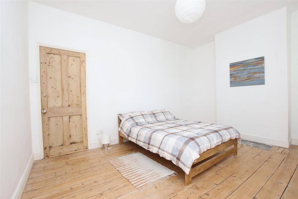 Main bedroom2