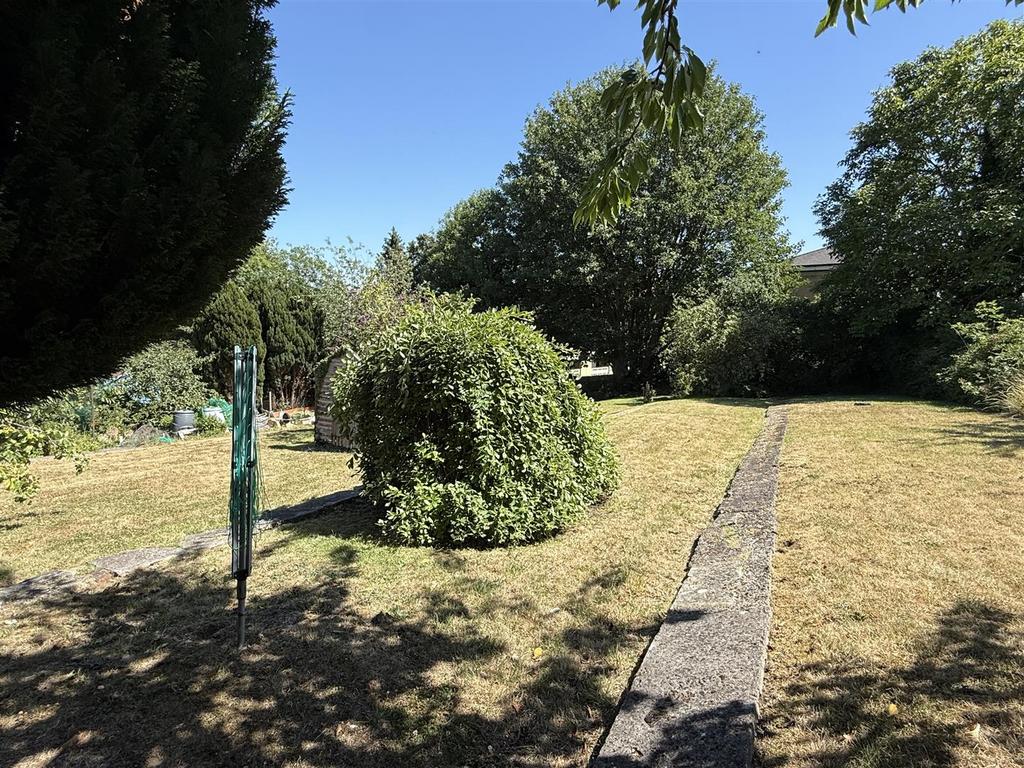 Detached garden