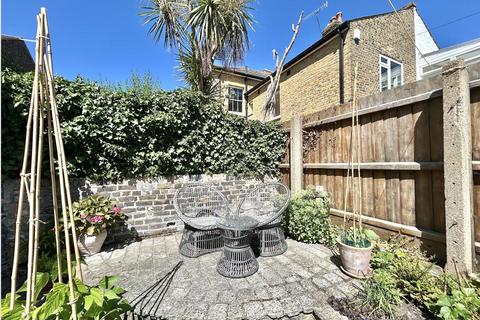 140a Alexandra Road, Southend-on-sea, SS1 1HB