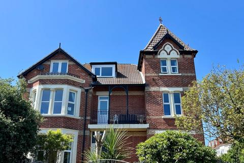 11 Burnaby Road, ALUM CHINE, BH4