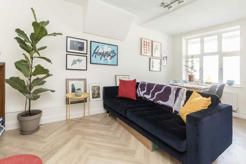 2 bedroom flat to rent, Grimshaw Close, London N6