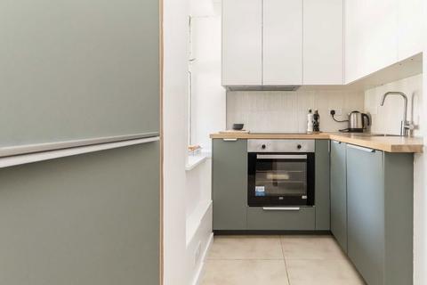 2 bedroom flat to rent, Grimshaw Close, London N6
