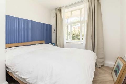 2 bedroom flat to rent, Grimshaw Close, London N6