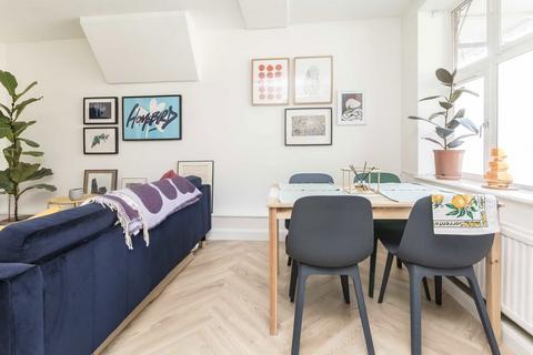 2 bedroom flat to rent, Grimshaw Close, London N6