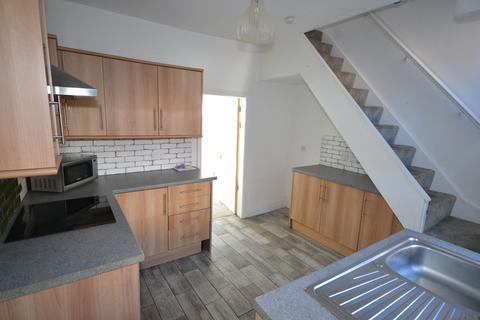2 bedroom terraced house to rent, Clinton Avenue, Hull HU5