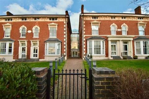 2 bedroom flat for sale, Rocksborough House, 117-123 Warwick Road, Solihull - B92