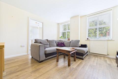 2 bedroom flat for sale, Rocksborough House, 117-123 Warwick Road, Solihull - B92