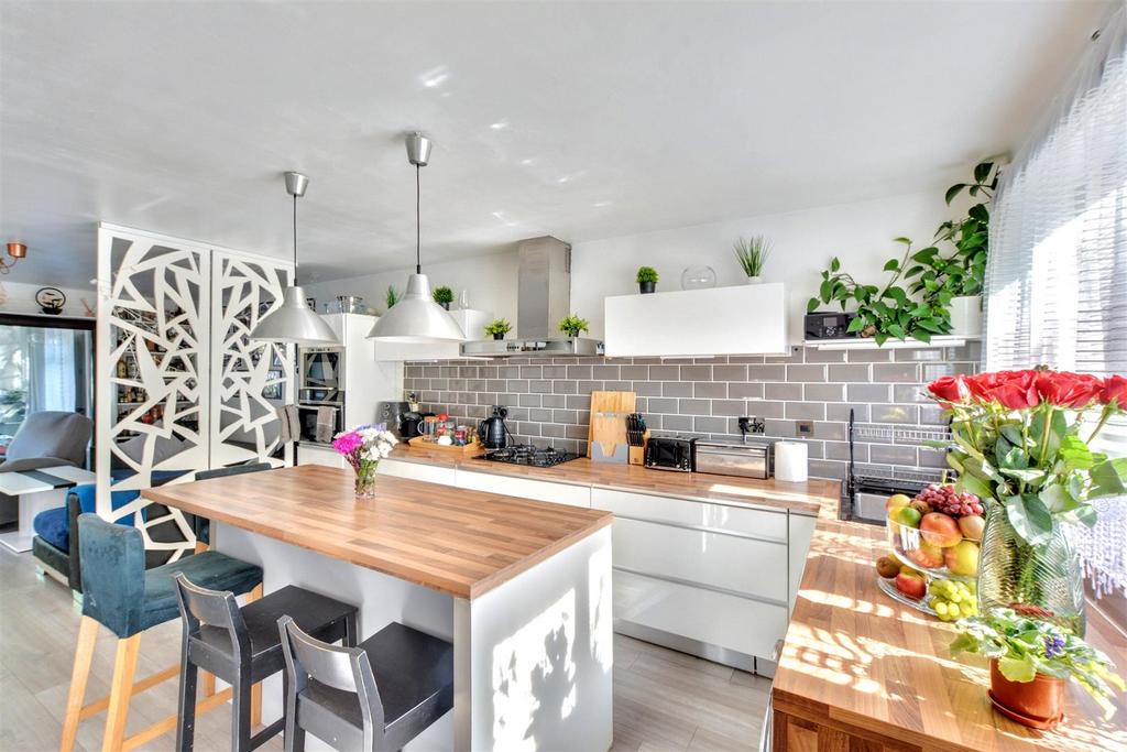 Kitchen 2.jpeg