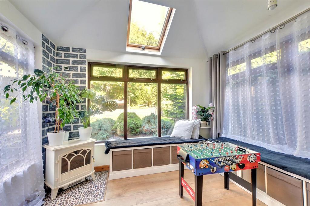 Sunroom 1.jpeg