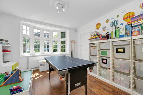 9 Basing Close, Thames Ditton, KT7 0NY