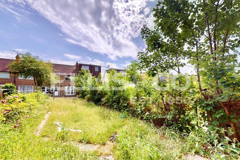 3 bedroom terraced house to rent, Burwell Avenue, Greenford, UB6