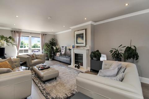 2 Beckside, Hackforth, Bedale, DL8 1FT