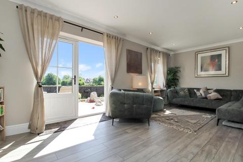 2 Beckside, Hackforth, Bedale, DL8 1FT