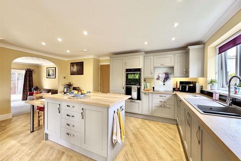 undefined, HOUSE & 1700 sq ft COMMERCIAL UNIT Hicks Mill, Truro